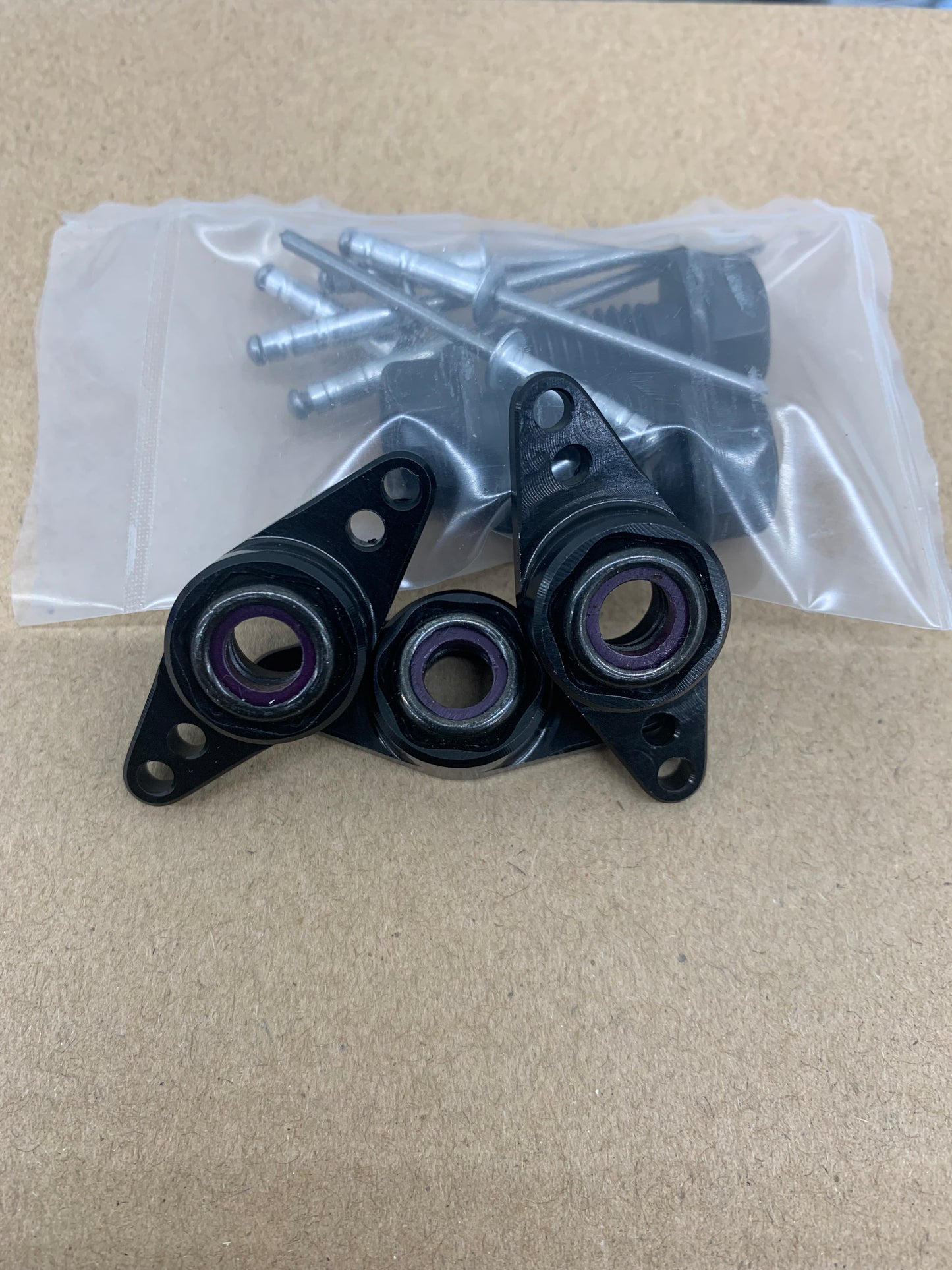 Locking mud cover bolt kits